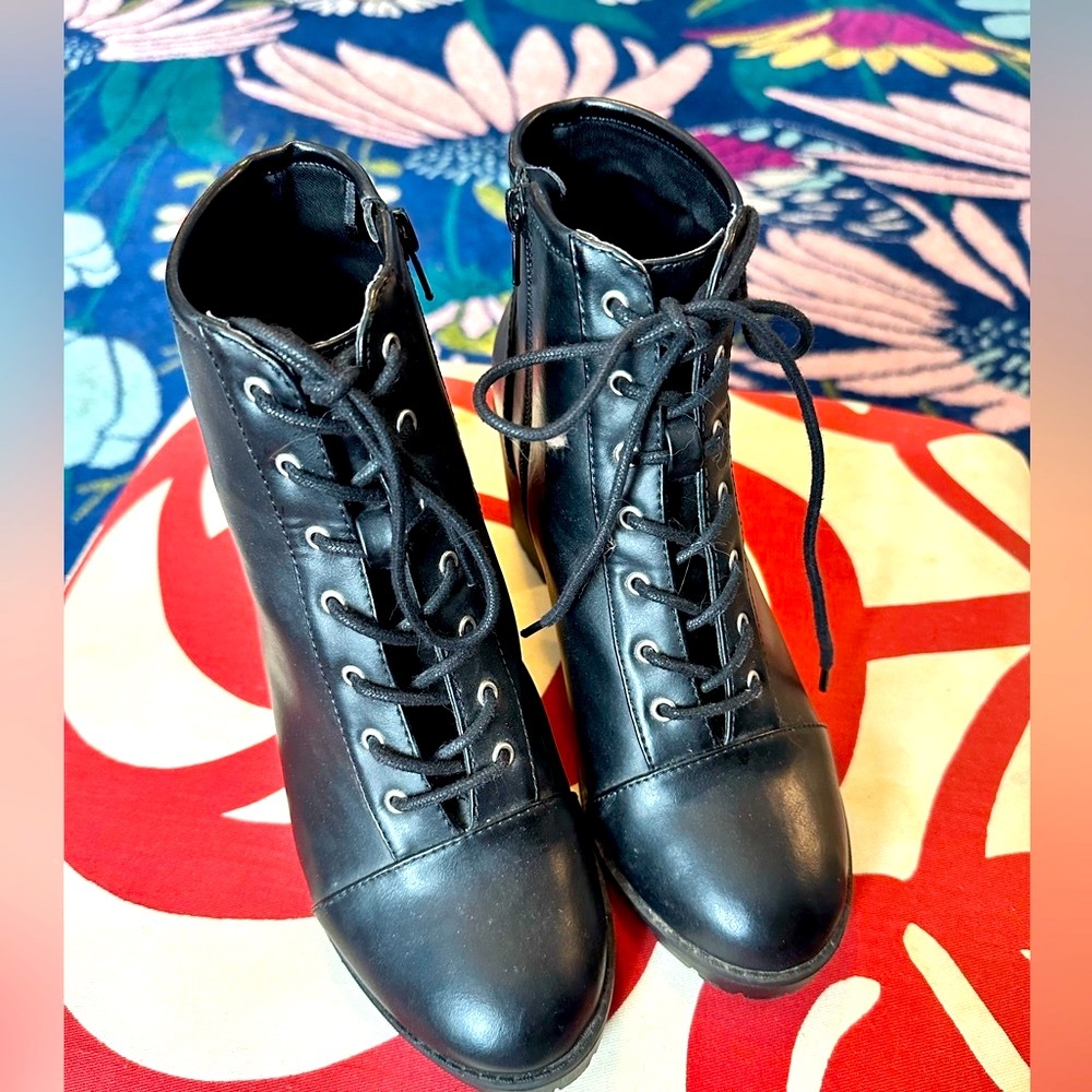 Express Black Lace-Up Ankle Boots Size 9